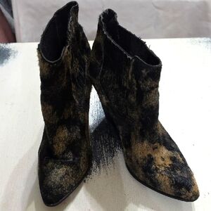 Adam Tucker MeToo Leather Dyed Cow Hair Black/Brown Heels Ankle Booties Sz 9 EUC